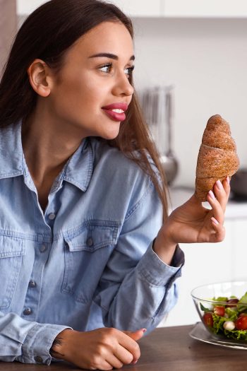 donna guarda briodì semi oleosi